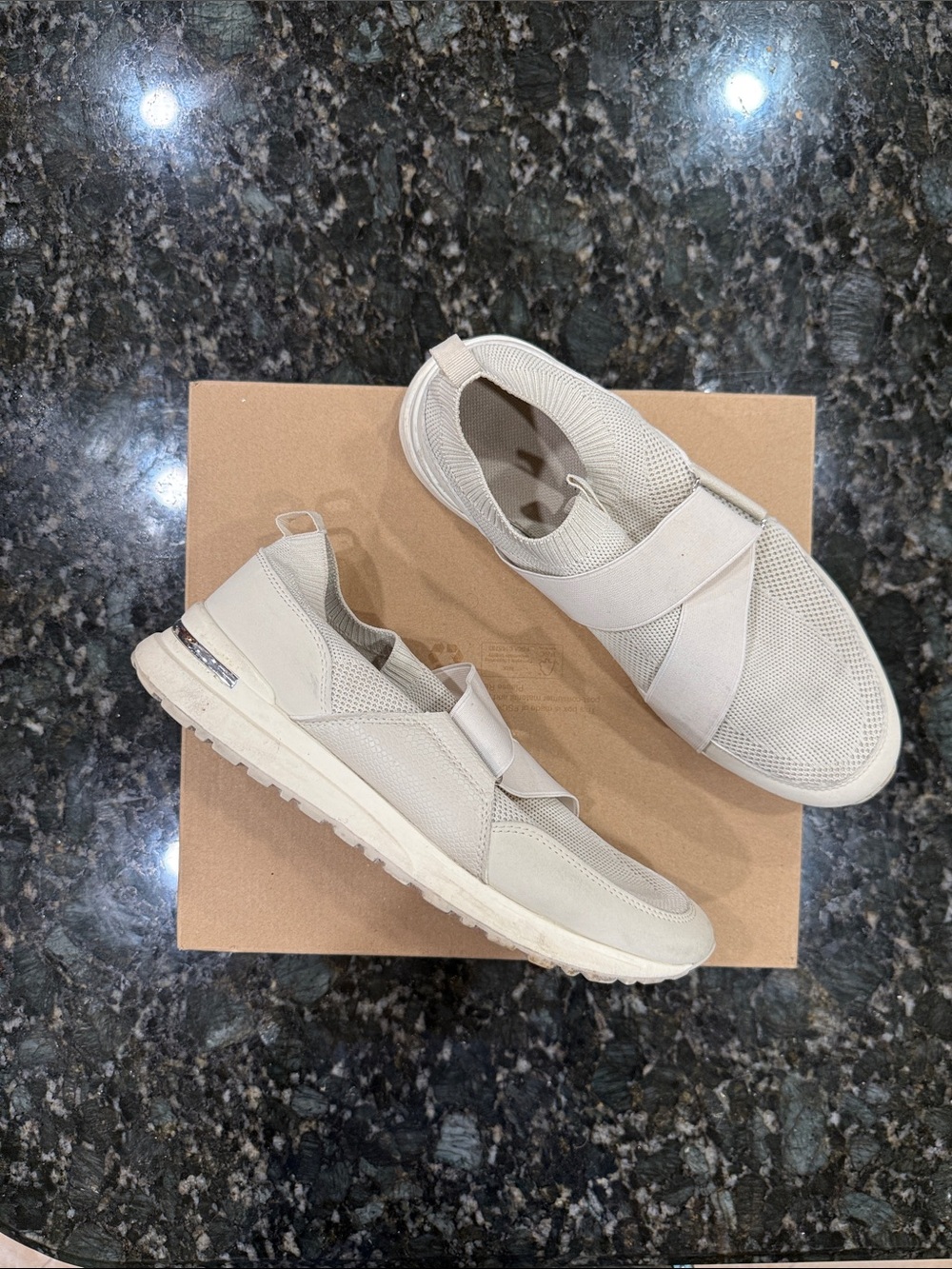 Source Unknown Women's Slip-On Sneakers in Light Beige
